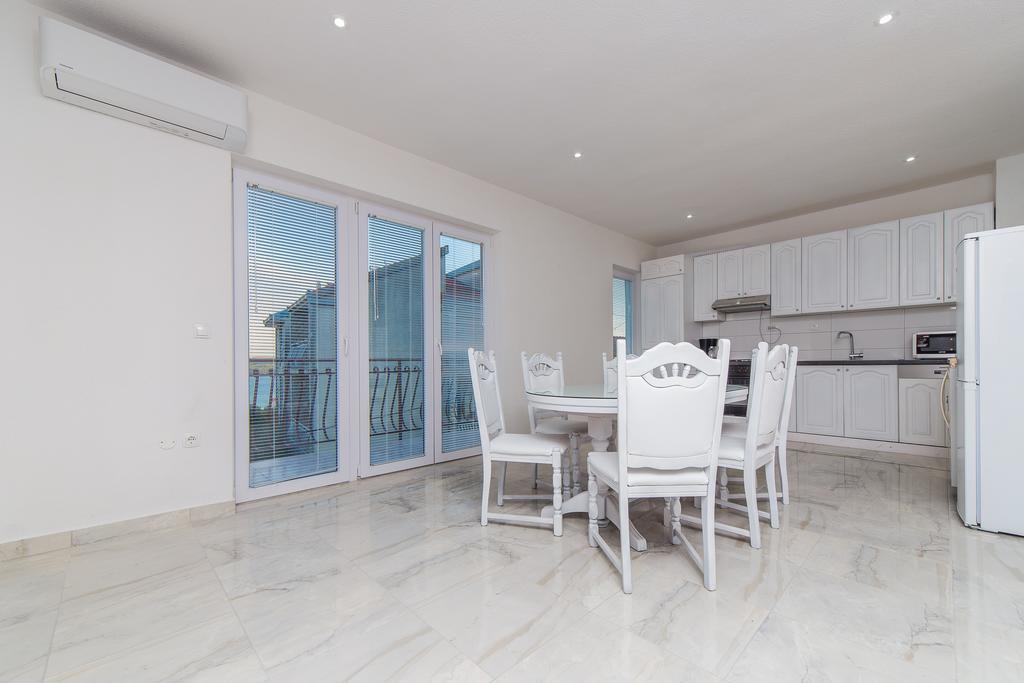 Apartment Drazena โตรกีร์ ภายนอก รูปภาพ