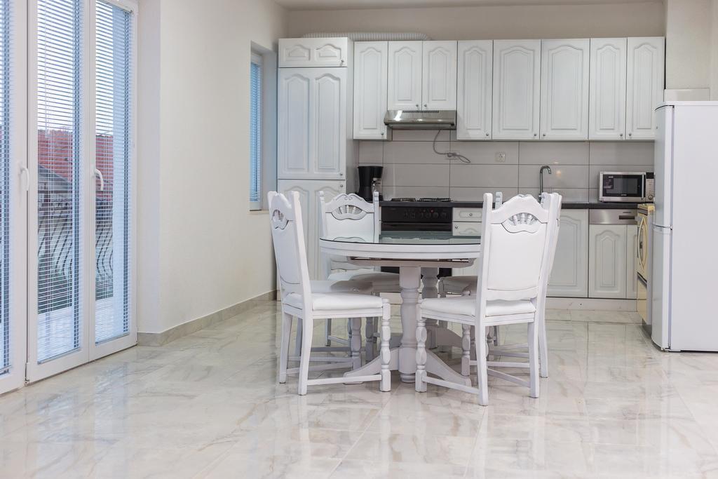 Apartment Drazena โตรกีร์ ภายนอก รูปภาพ