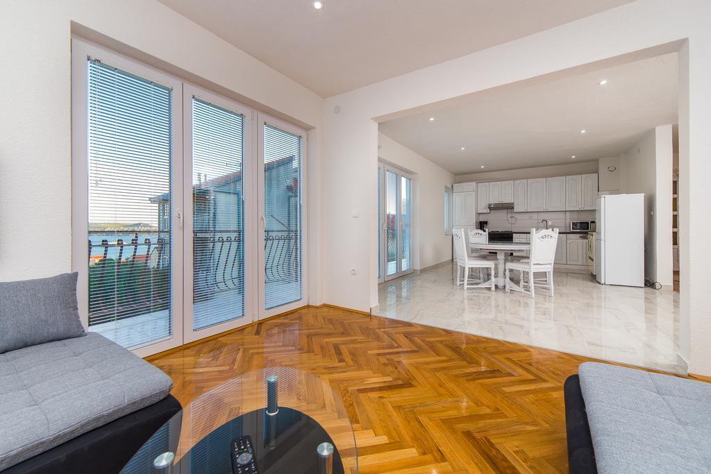 Apartment Drazena โตรกีร์ ภายนอก รูปภาพ
