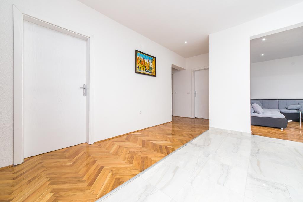 Apartment Drazena โตรกีร์ ภายนอก รูปภาพ