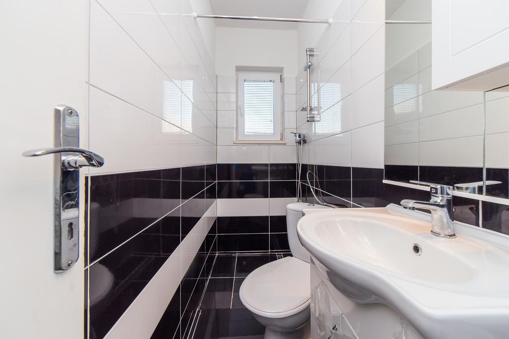 Apartment Drazena โตรกีร์ ภายนอก รูปภาพ