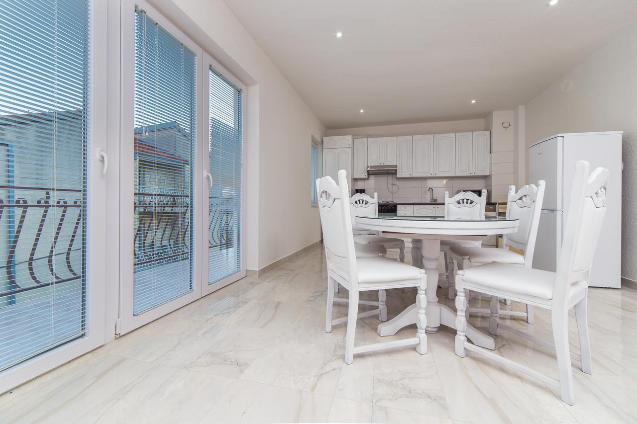 Apartment Drazena โตรกีร์ ภายนอก รูปภาพ
