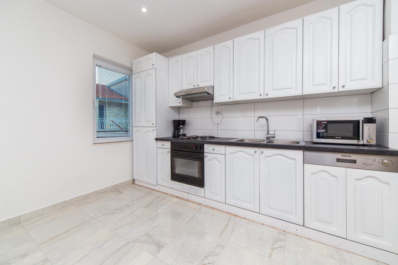 Apartment Drazena โตรกีร์ ภายนอก รูปภาพ